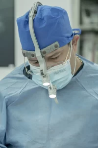 Dr Jean Carlos Angulo, Cirujano Plastico