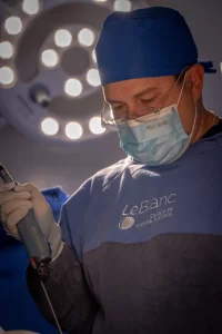 Dr Jean Carlos Angulo, Cirujano Plastico