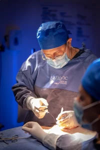 Dr Jean Carlos Angulo, Cirujano Plastico