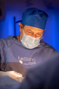 Dr Jean Carlos Angulo, Cirujano Plastico